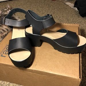 Chunky heeled sandal!